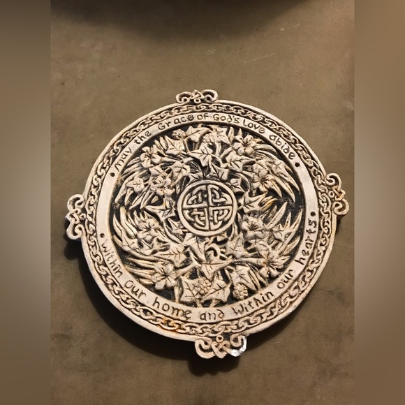 McHarp Heart and Home Round Celtic Blessing Plaque 8.5” - Picture 1 of 6